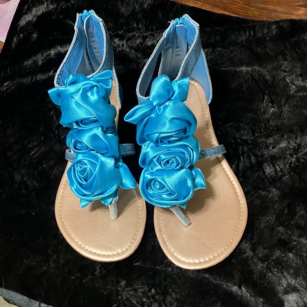 Glamorous blue flower, petal sandals